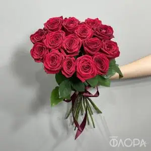 Красные розы "Red Naomi", Россия