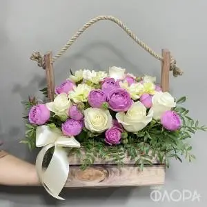 Букет "Мелодия цветов" в деревянном ящике