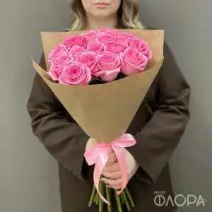 Розовые розы в крафте