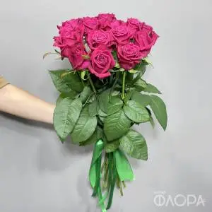 Малиновые розы "Шангри Ла", Россия 60 см