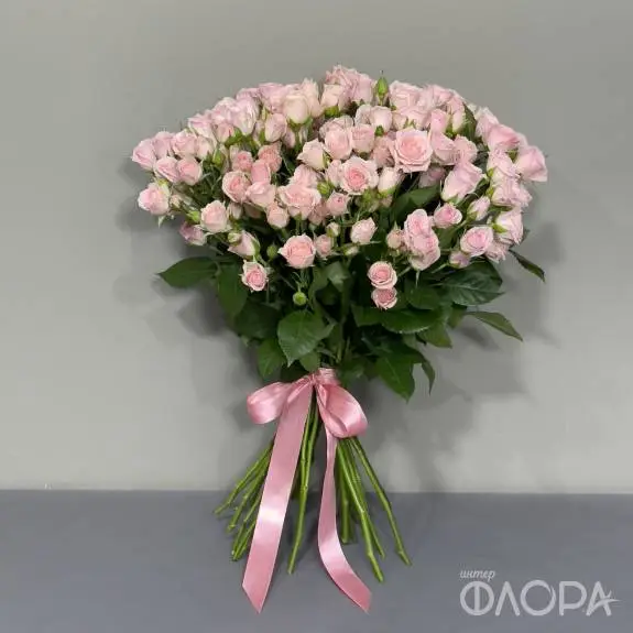 Розовые нежные кустовые розы "Лидия" 60 см