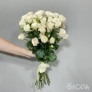 Кремовые кустовые розы "Яна" 60 см
