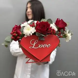 "Валентинка" в деревянном ящике